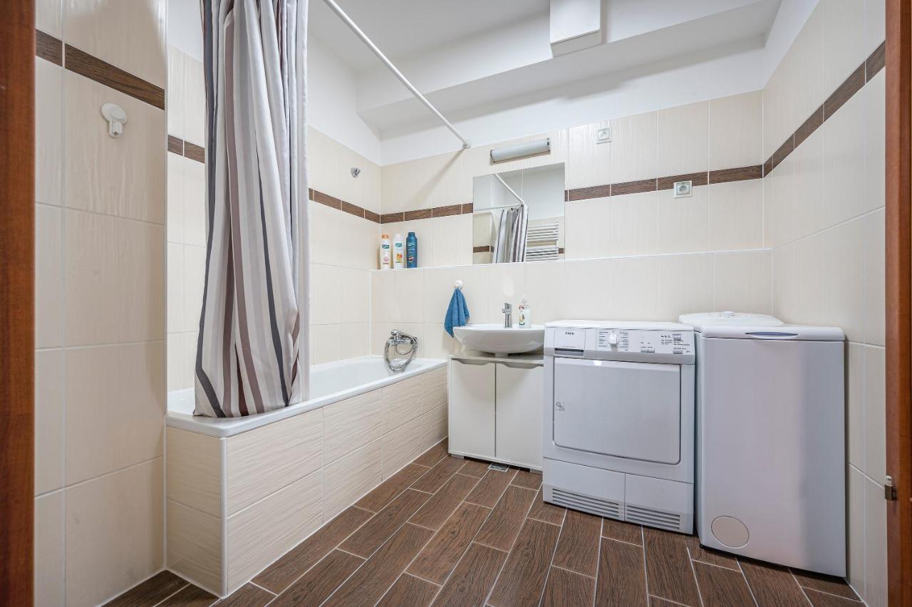 Modern Apartment With Garage Budapeste Exterior foto